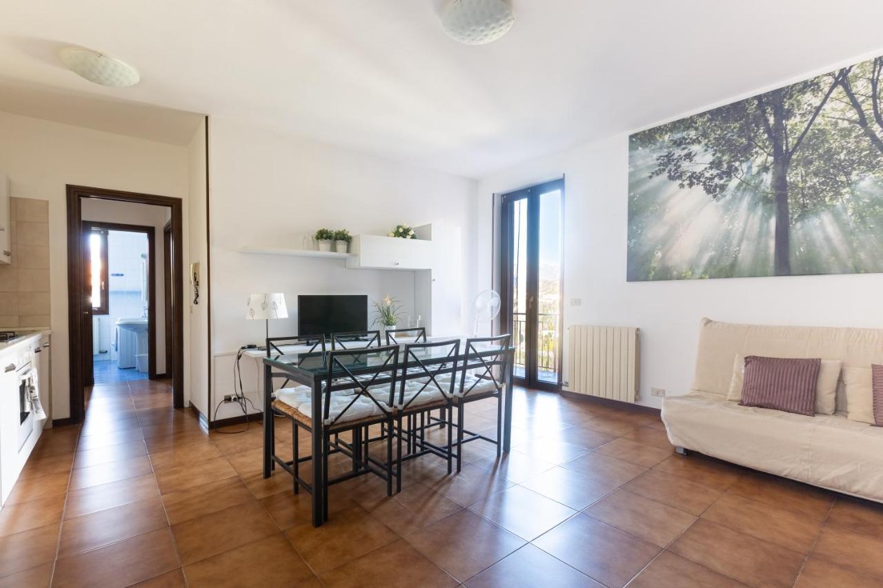 Mysa Properties - Casa Chicca, Flat With Lake View Terrace ペルレード エクステリア 写真